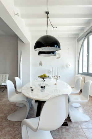 Saligari Villa 3 Bedrooms, Private Pool and Hot Tub | In-room dining - Christou Estate (Santorini)