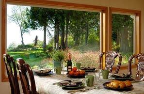 Breakfast area