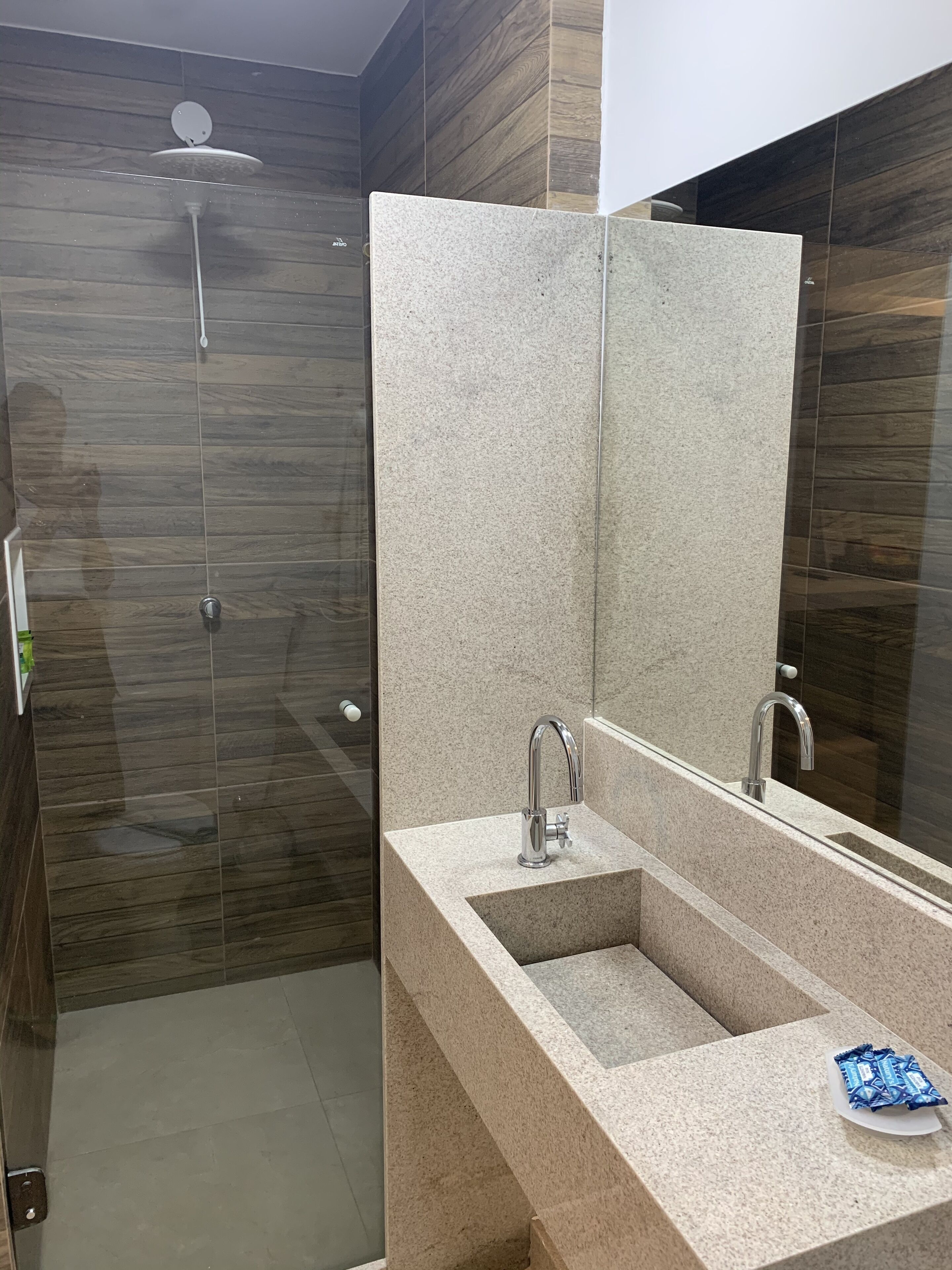 standard double room, 1 bedroom | bathroom | shower, free toiletries, hair dryer, towels