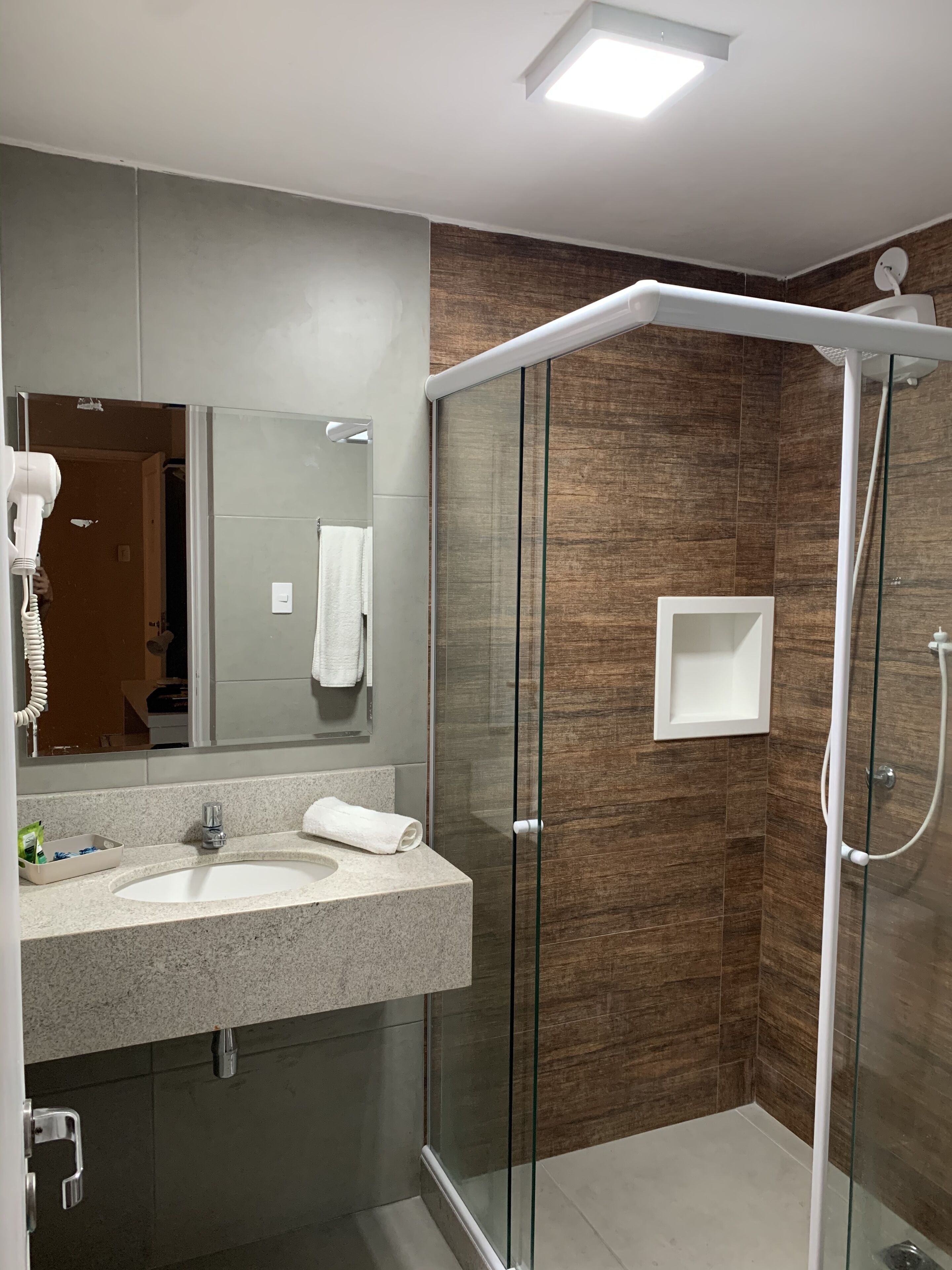 standard double room, 1 bedroom | bathroom | shower, free toiletries, hair dryer, towels