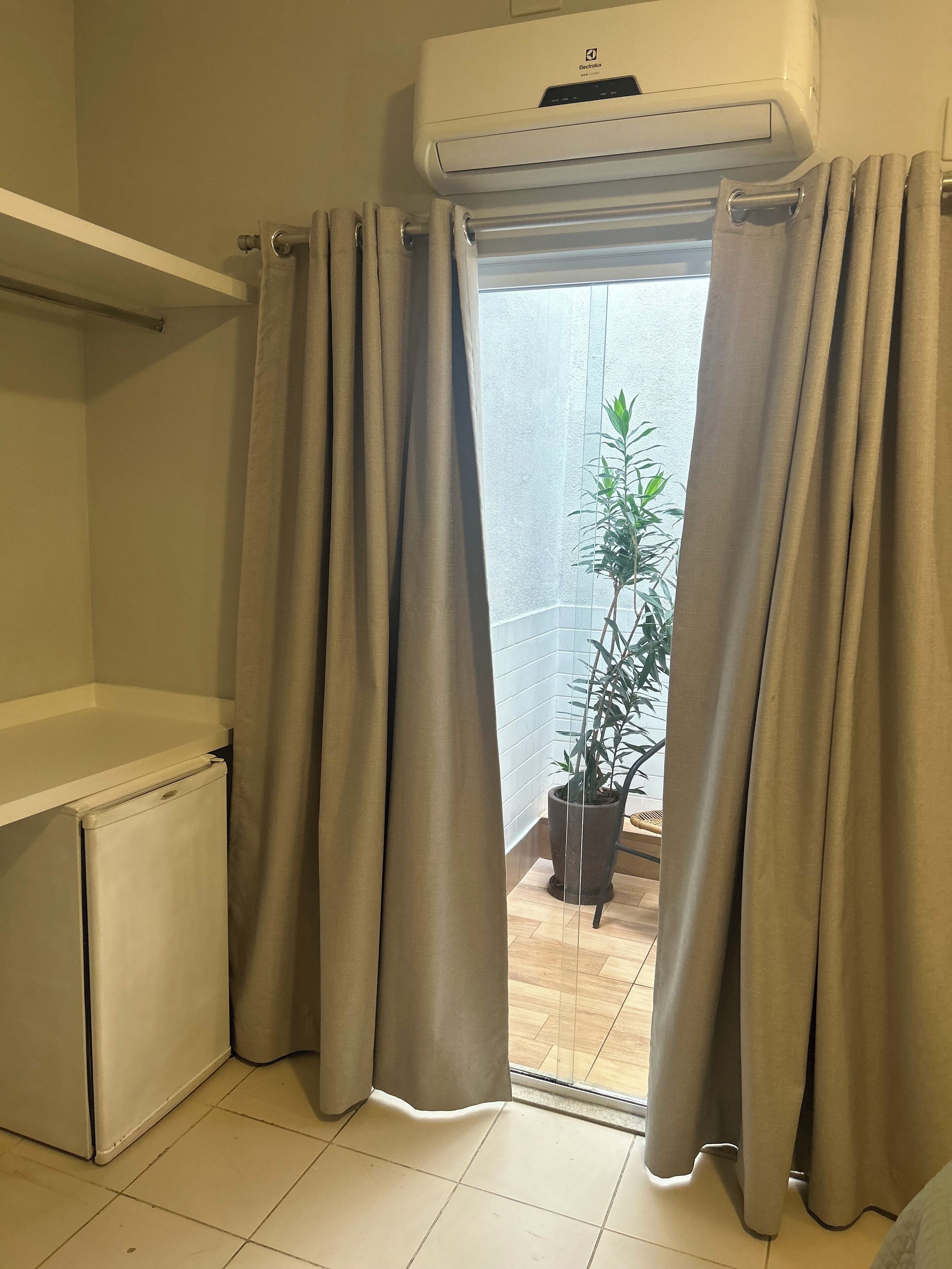 standard double room, 1 bedroom | minibar, individually decorated, desk, blackout curtains