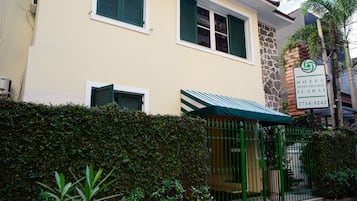 Fachada de la propiedad