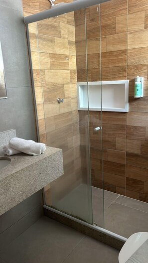 Standard Triple Room, 3 Single Beds | Bathroom - Petit Village Icarai (Niteroi)
