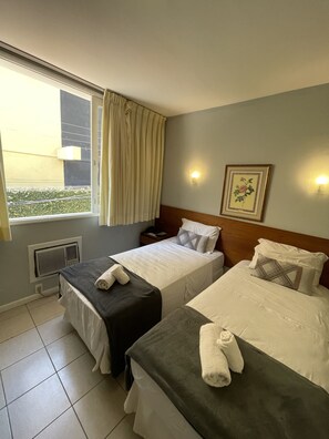 Standard Twin Room, 2 Single Beds | Minibar, individually decorated, desk, blackout curtains - Petit Village Icarai (Niteroi)