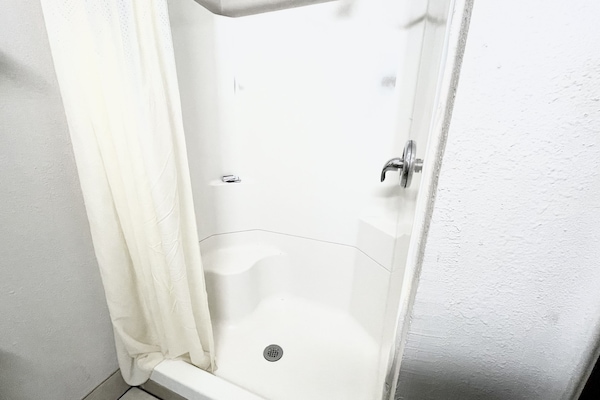 Standard Room, 2 Double Beds, Non Smoking | Bathroom | Combined shower/tub, free toiletries, towels