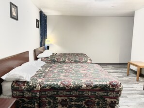 Chambre Standard, 2 lits doubles, non-fumeur | Bureau, accès au Wi-Fi (inclus), literie fournie
