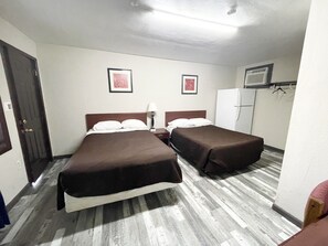 Chambre Standard, 2 lits doubles, non-fumeur | Bureau, accès au Wi-Fi (inclus), literie fournie