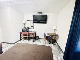 标准房, 2 张双人床, 无烟房 | 办公桌、免费 WiFi、床单