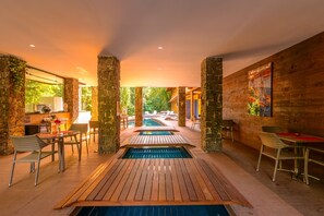 Outdoor pool, a heated pool, pool loungers - Kalango Hotel Boutique (Ilhabela)