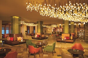 11 bars/lounges, 3 swim-up bars, 3 poolside bars, beach bar - Dreams Onyx Resort & Spa All Inclusive (Punta Cana)