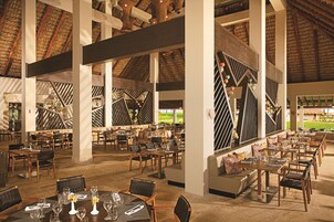 8 restaurants, dinner served