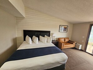 Basic Single Room | Desk, laptop workspace, blackout drapes, iron/ironing board