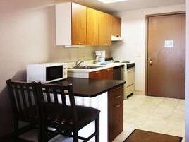 Double Room Single Use | Private kitchenette | Mini-fridge, microwave, coffee/tea maker