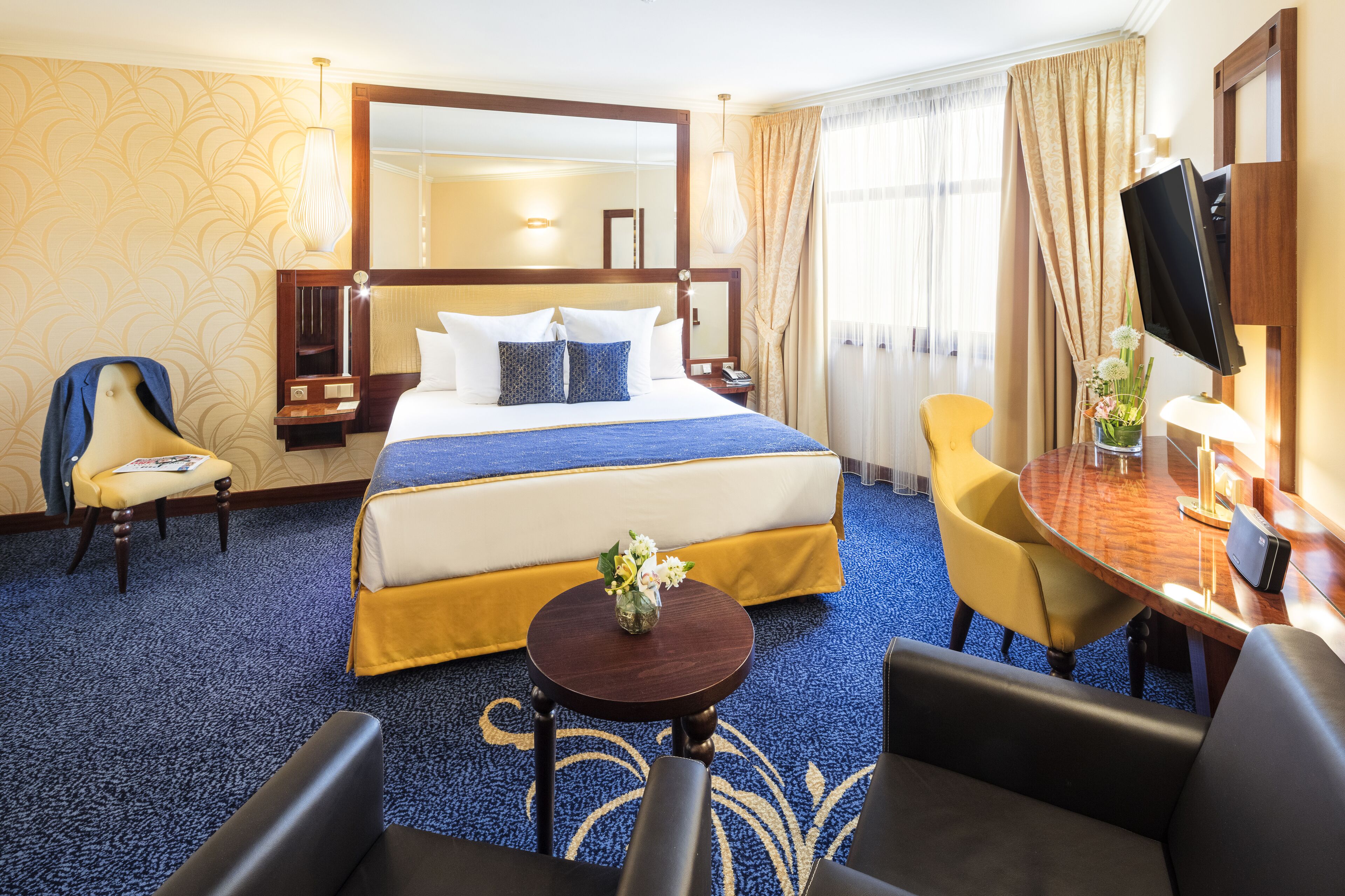 hypo-allergenic bedding, minibar, in-room safe, desk