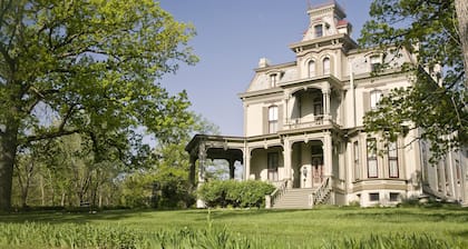 Garth Woodside Mansion B&B