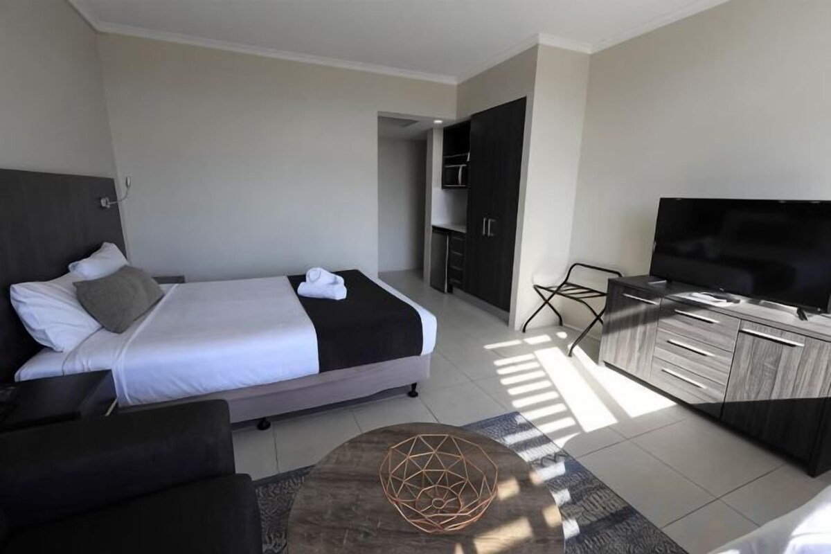 Superior balcony (mountain view)
