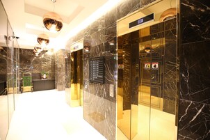 Check-in/check-out kiosk