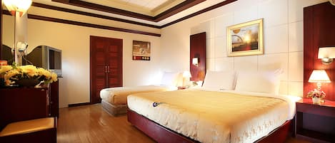 Deluxe Twin Room, 2 Double Beds - Free Airport Suttle | Premium bedding, free minibar, in-room safe, desk