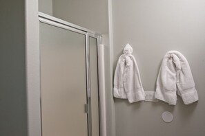 Top Floor Condo, 2 Bedrooms, Kitchen, Ocean View (Snuggle Up) | Bathroom shower