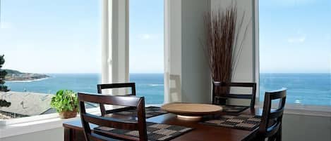 Top Floor Condo, 2 Bedrooms, Kitchen, Ocean View (Snuggle Up) | In-room dining