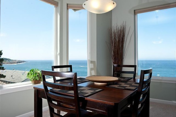 Top Floor Condo, 2 Bedrooms, Kitchen, Ocean View (Snuggle Up) | In-room dining