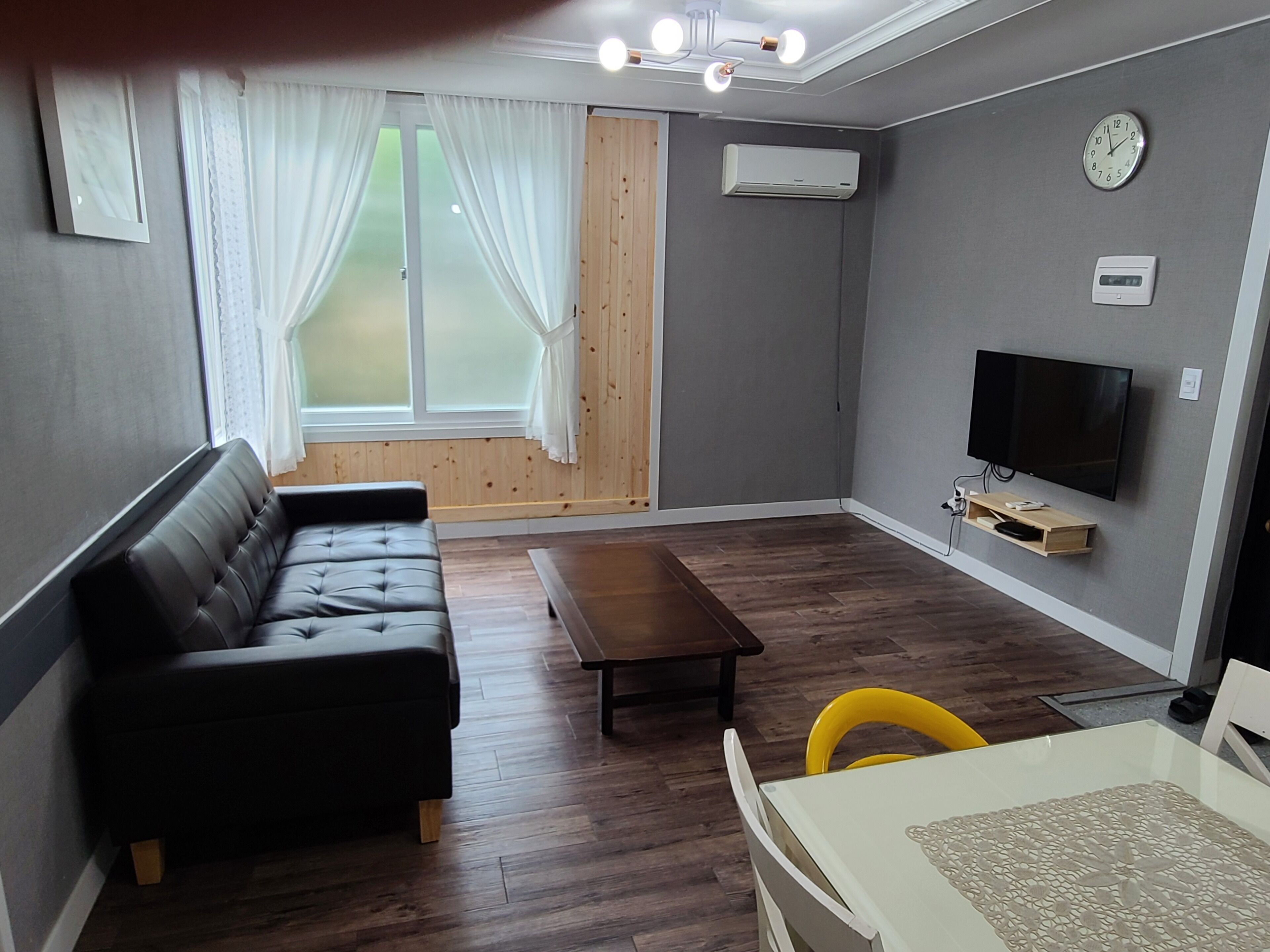 No. 3 | Sala de estar | TV de tela plana