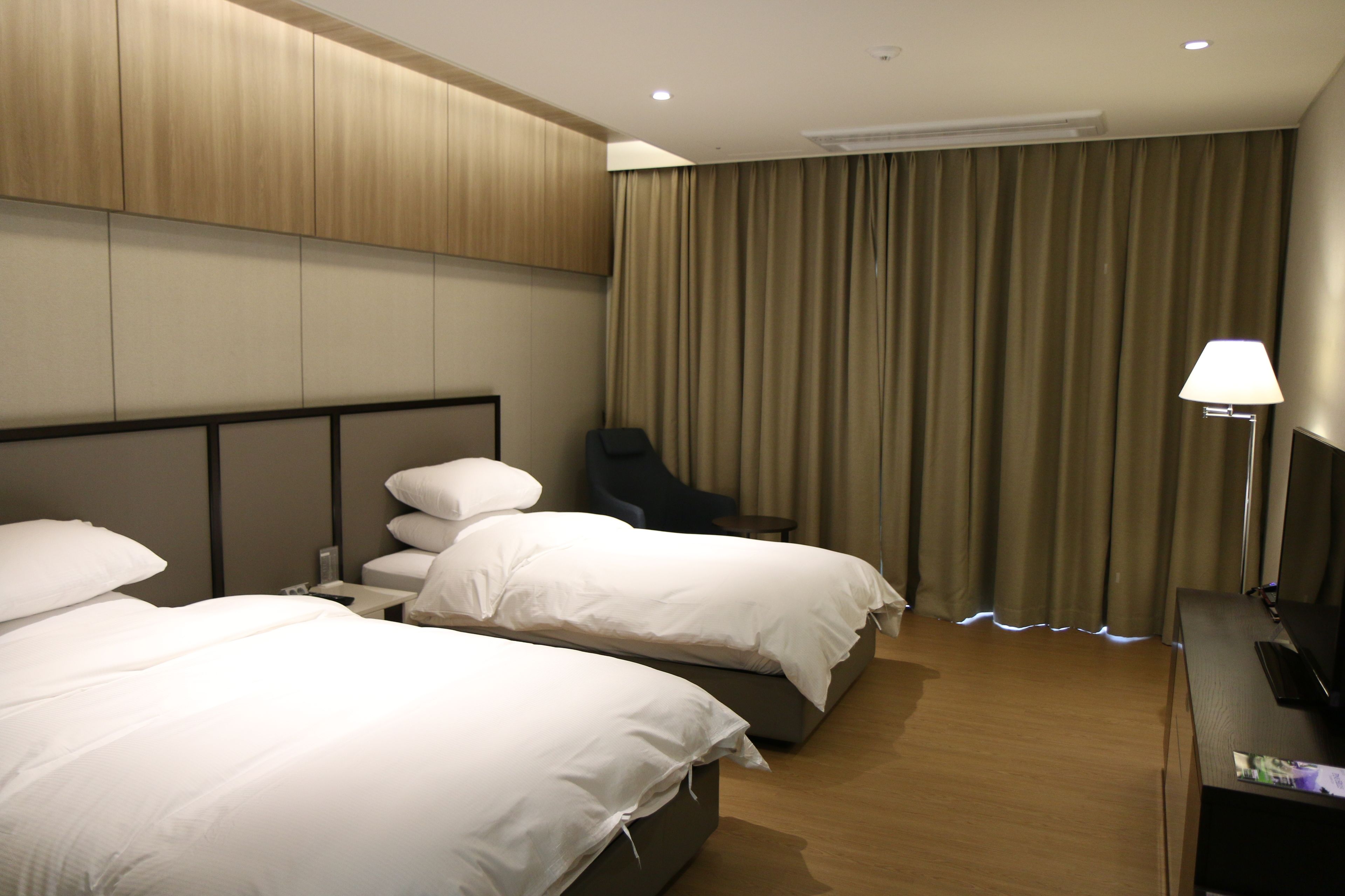suite, 2 bedrooms | premium bedding, in-room safe, blackout curtains, free wifi