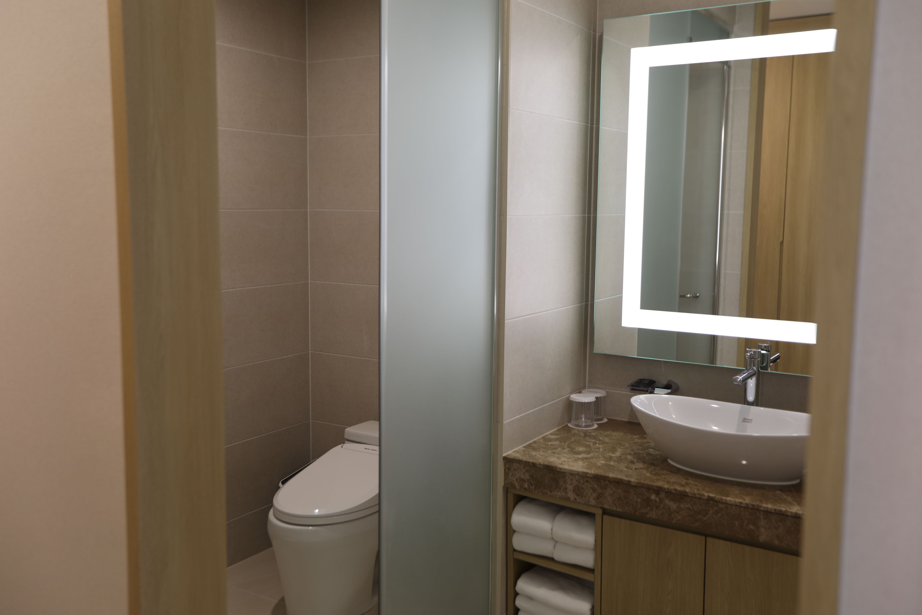 shower, free toiletries, towels