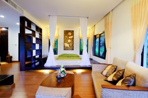 Deluxe Room, 1 Bedroom | Minibar, desk, blackout drapes, rollaway beds