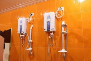 Shower, free toiletries, towels