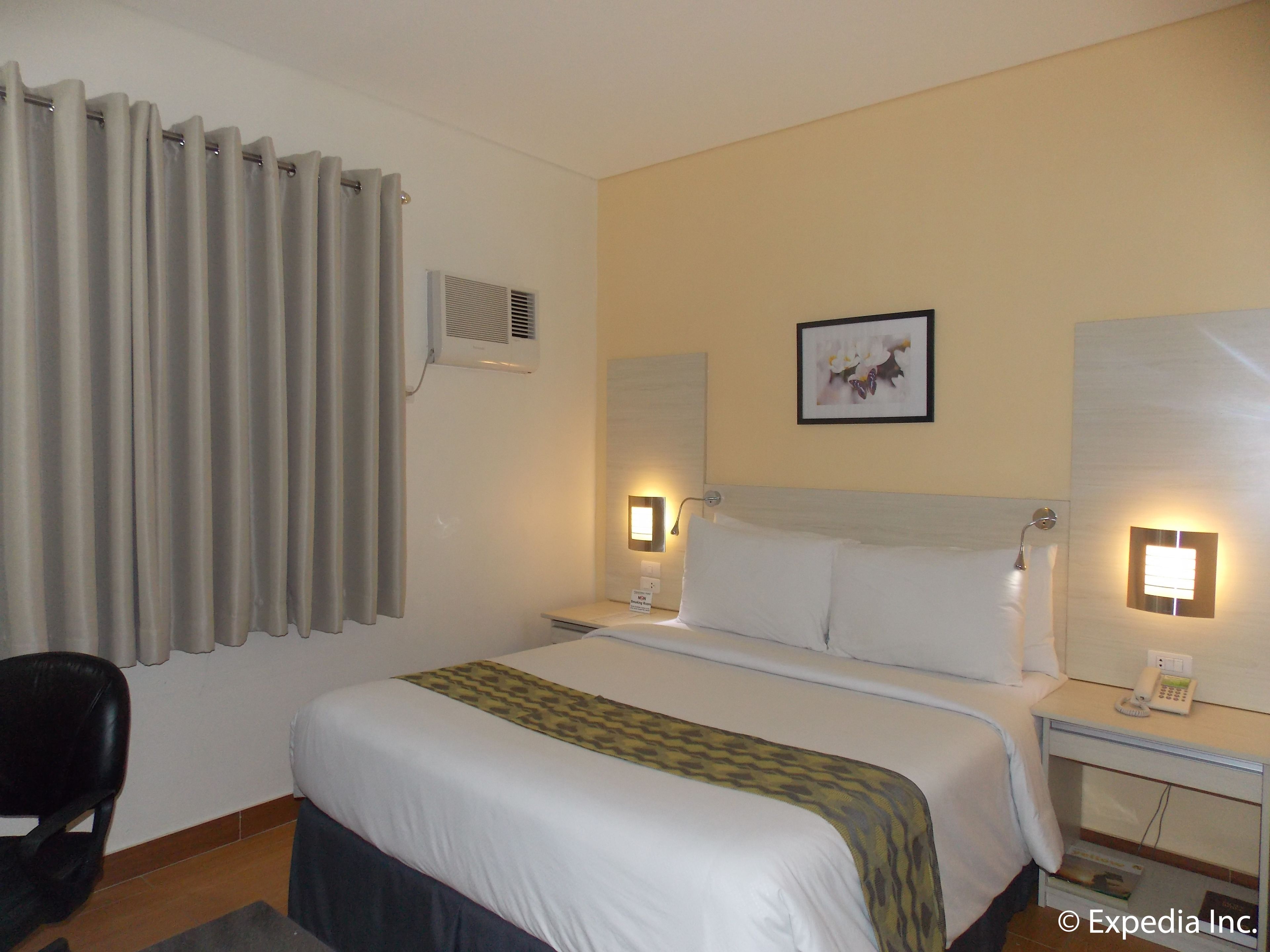 Deluxe Room | Premium bedding, iron/ironing board, free WiFi, bed sheets
