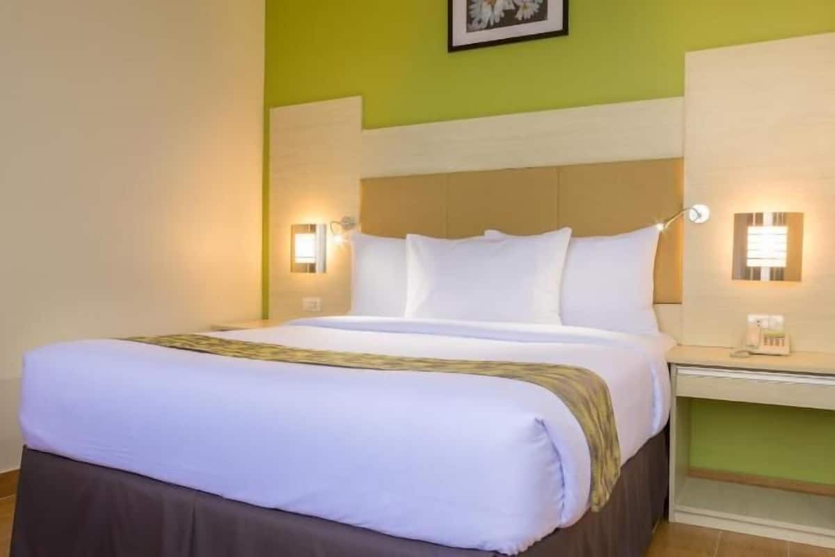 Premium bedding, iron/ironing board, free WiFi, bed sheets