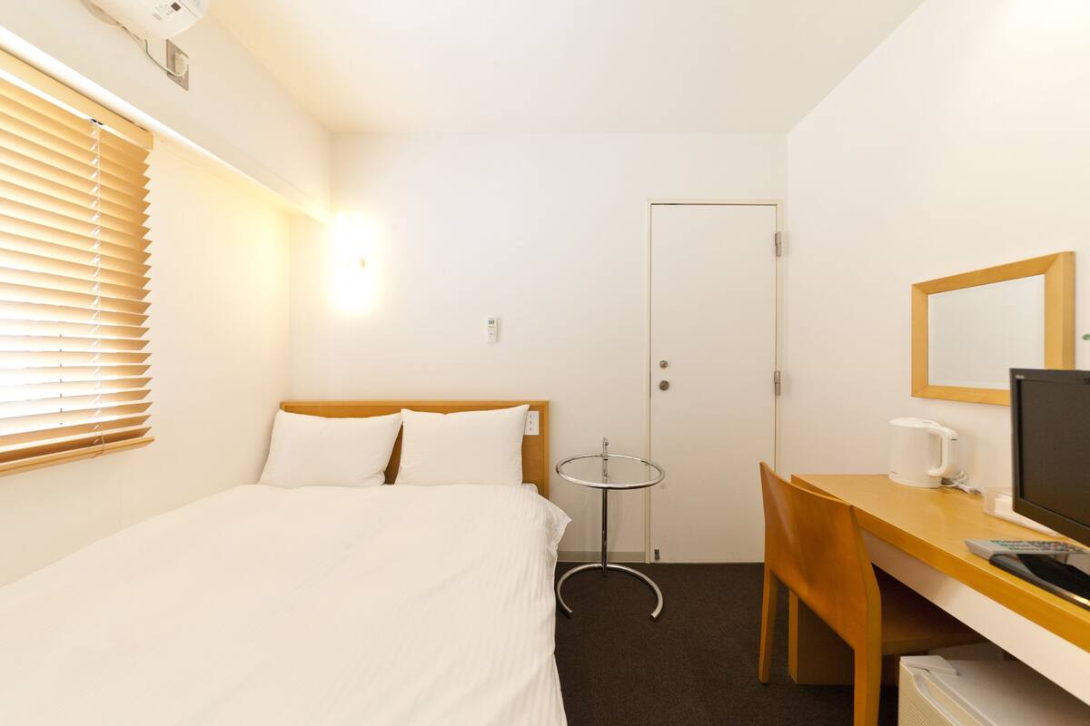 double room, smoking | desk, free wifi