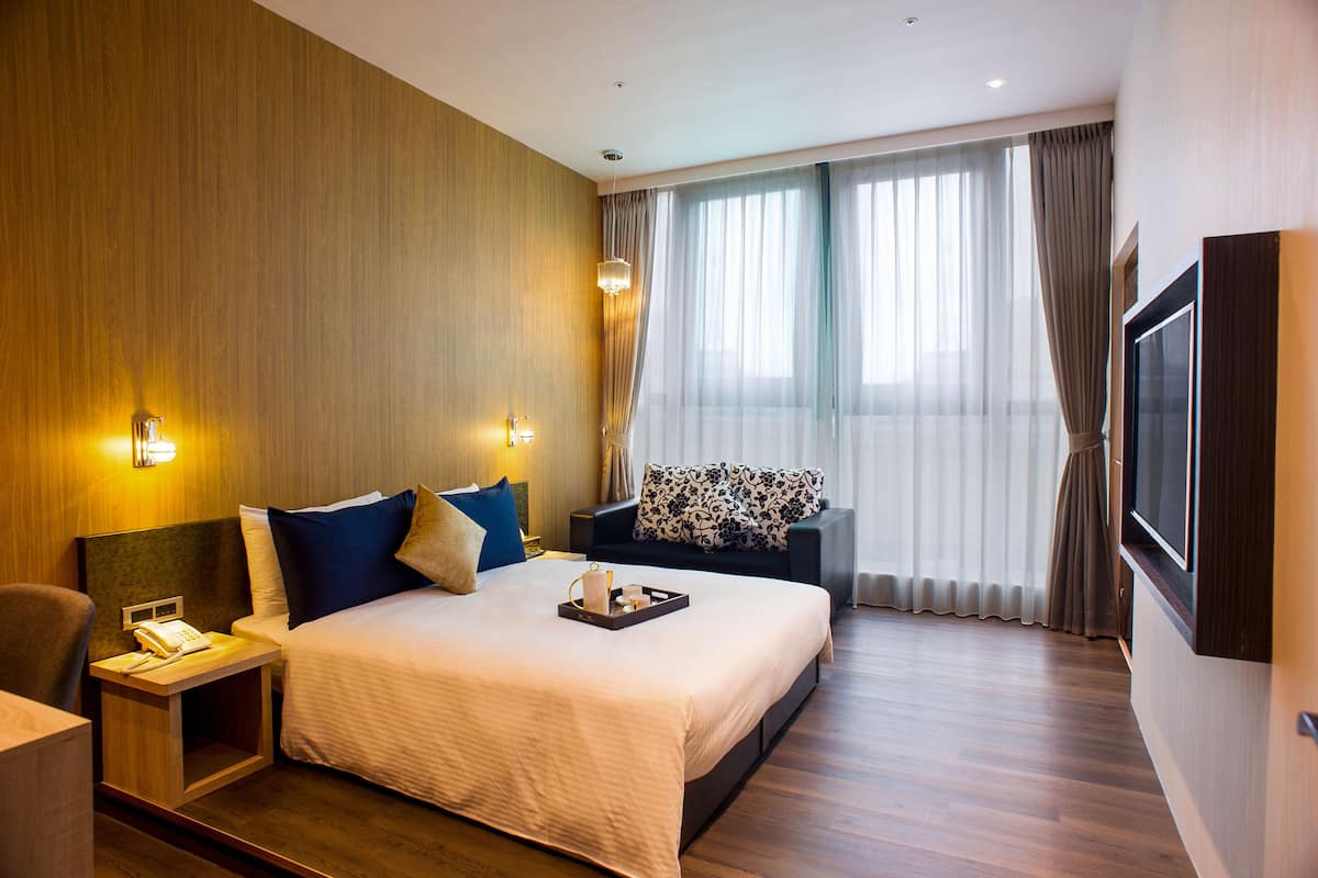 Quarto casal superluxo | Escrivaninha, Wi-Fi de cortesia, roupa de cama