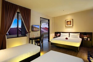 Escritorio, cortinas blackout, wifi gratis y ropa de cama 