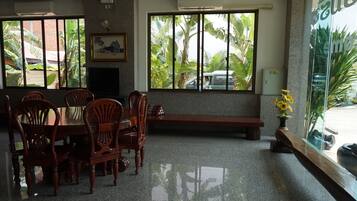 Siddeområde i lobbyen