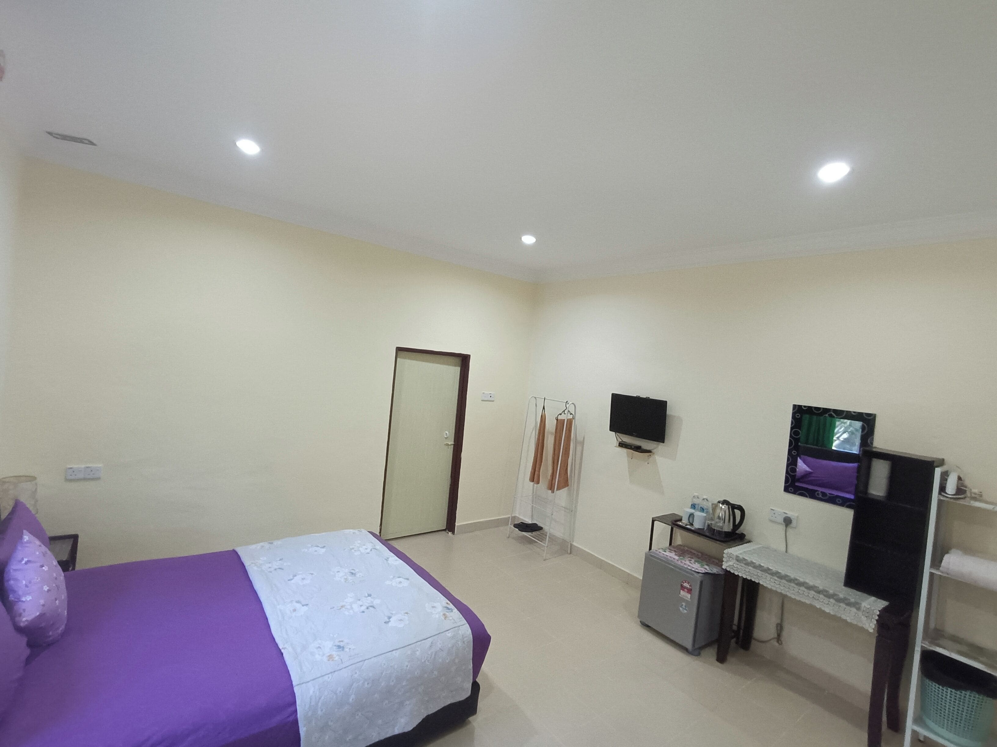 Minibar, desk, iron/ironing board, free WiFi