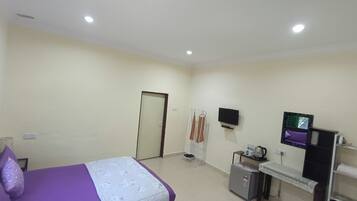 Standard Room | Minibar, desk, iron/ironing board, free WiFi