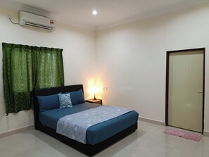 Quarto standard | Frigobar, escrivaninha, ferros/tábuas de passar roupa, Wi-Fi de cortesia