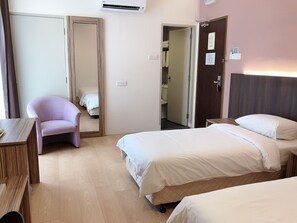 Deluxe Triple Room | In-room safe, desk, iron/ironing board, free WiFi