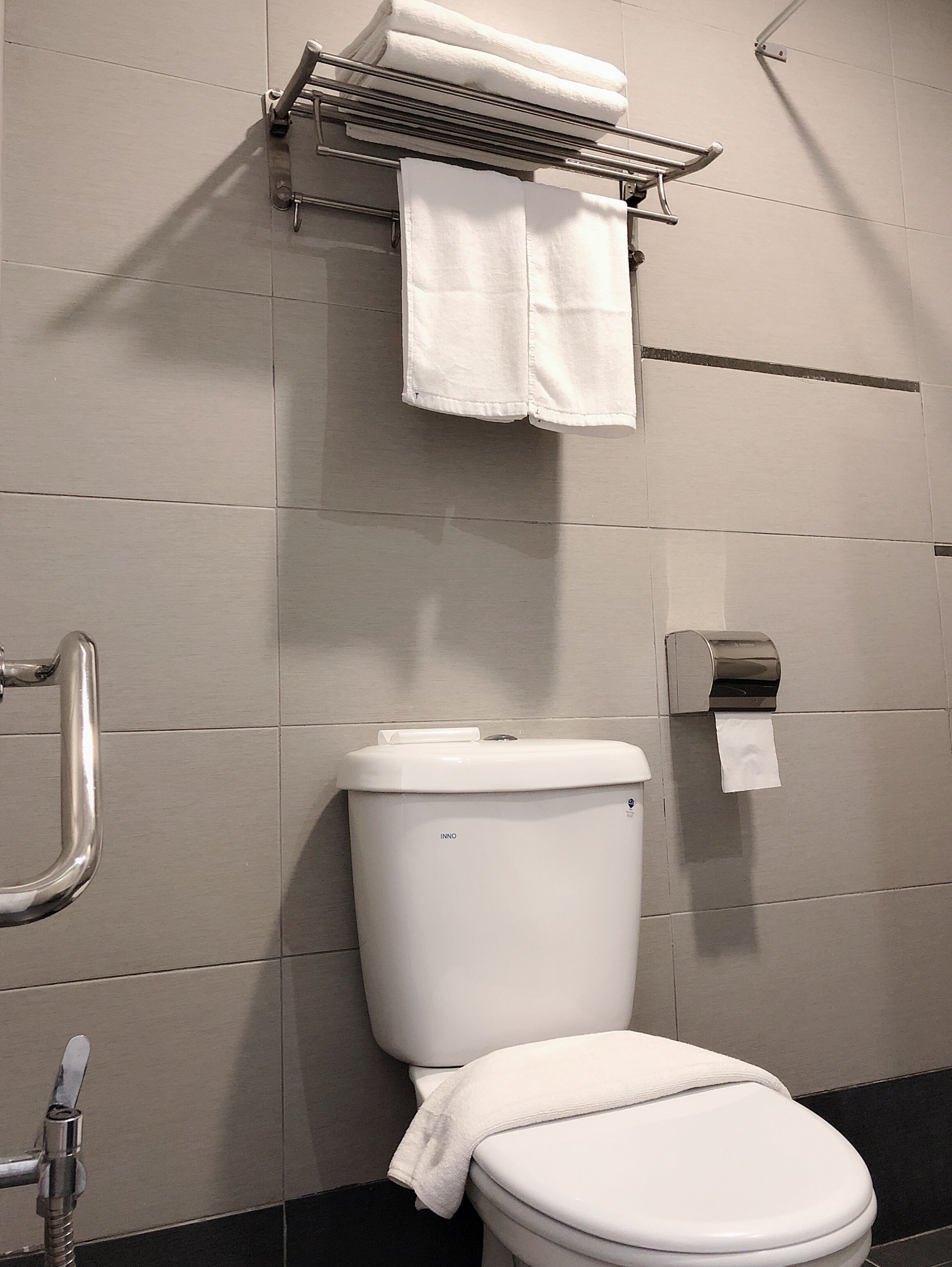 deluxe double room | bathroom | shower, rainfall showerhead, free toiletries, hair dryer