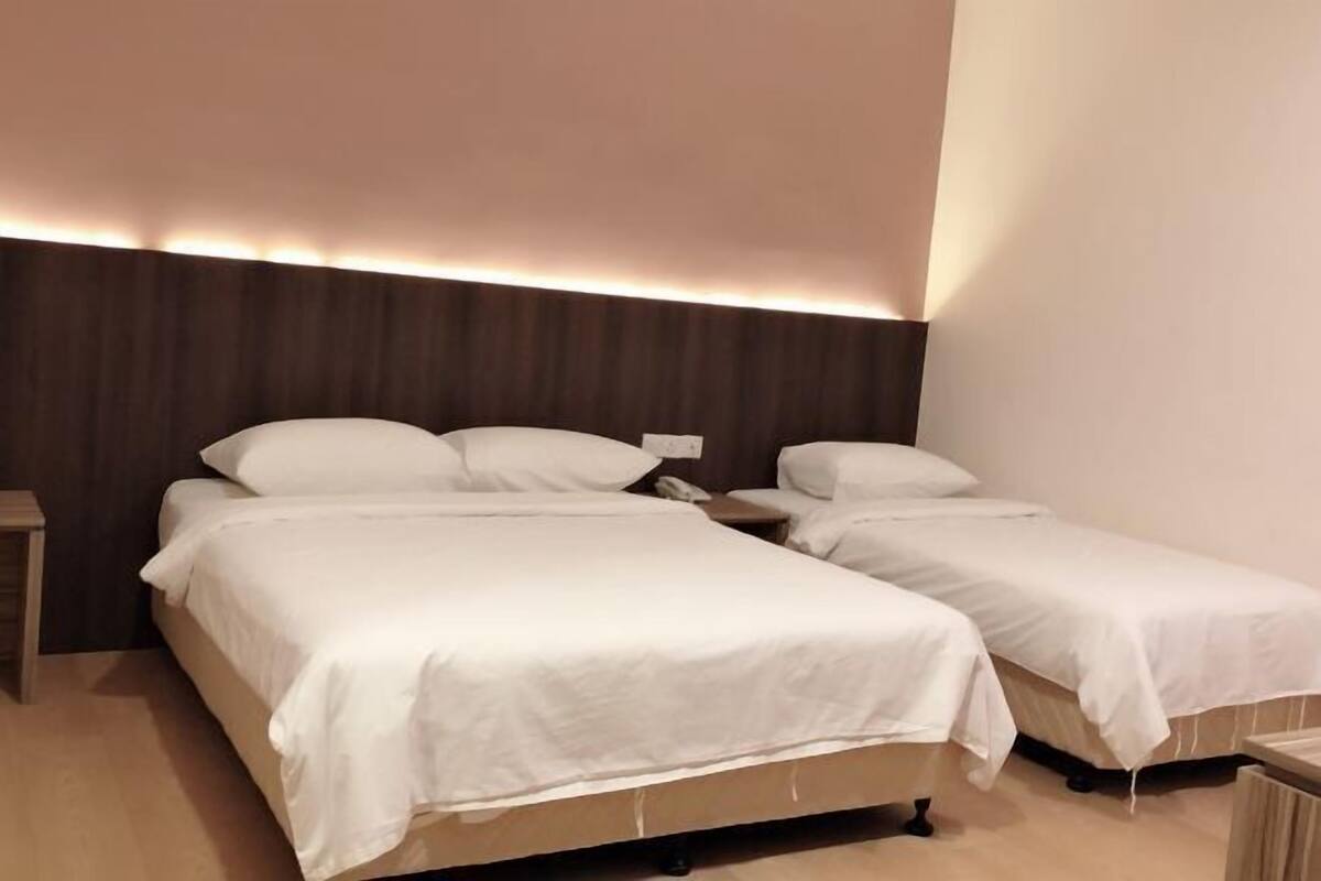 Minibar, in-room safe, desk, iron/ironing board