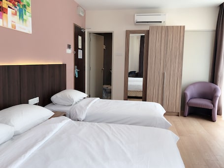 Deluxe Triple Room | Minibar, in-room safe, desk, iron/ironing board