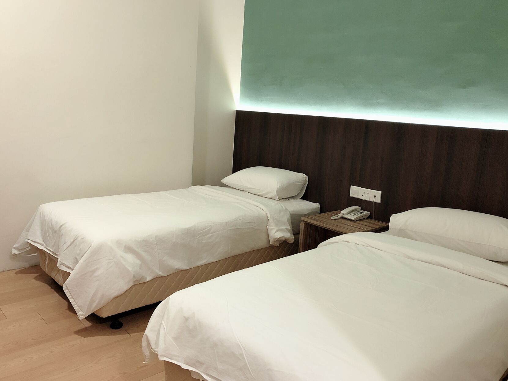 Minibar, in-room safe, desk, iron/ironing board