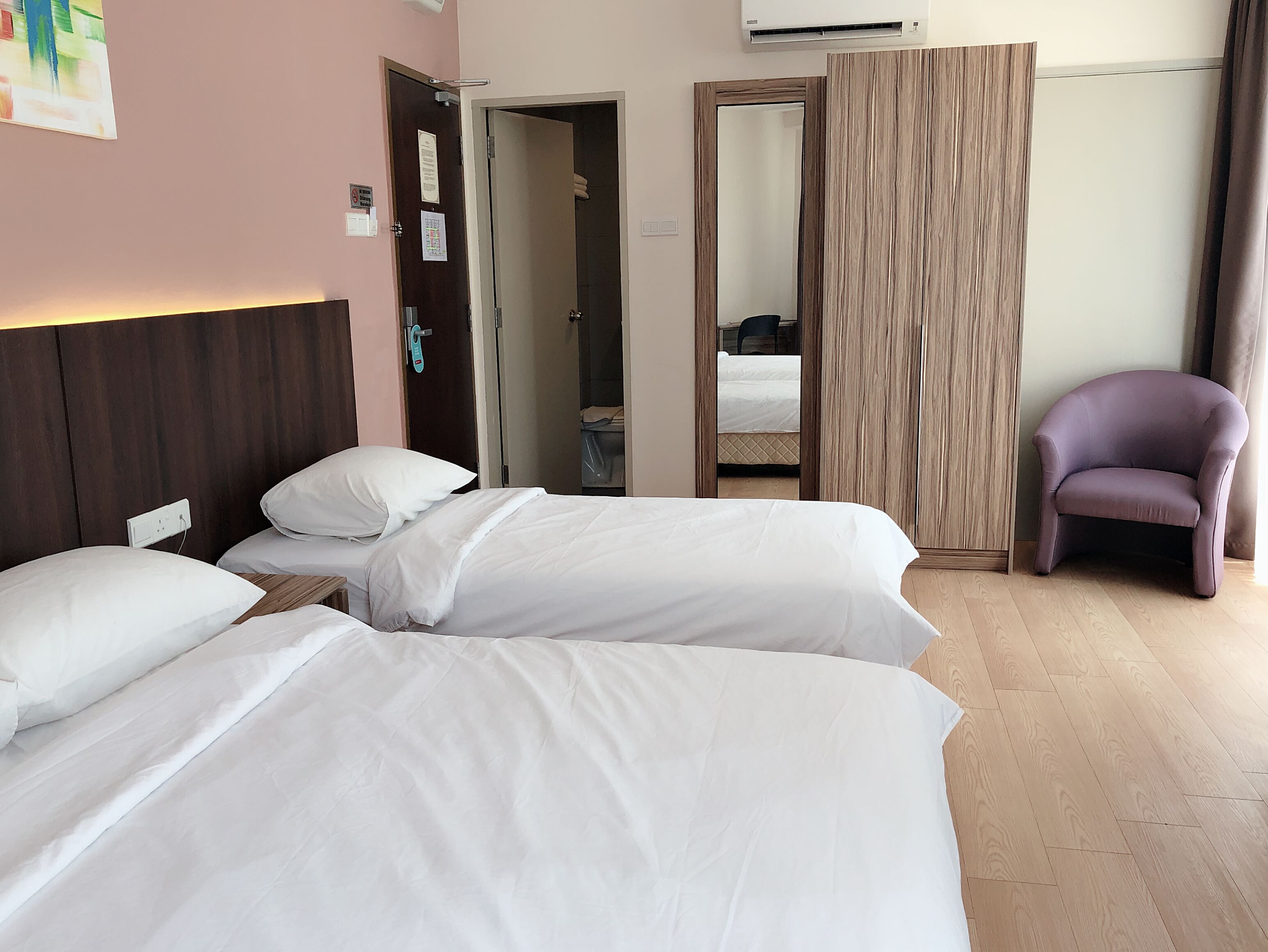 deluxe triple room | 1 bedroom, minibar, in-room safe, desk