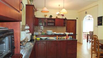 Family Villa, 5 Bedrooms | Private kitchen | Fridge, microwave, oven, coffee/tea maker