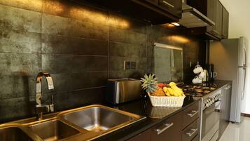 Deluxe Villa, Multiple Bedrooms, Garden View | Private kitchen | Fridge, microwave, coffee/tea maker, electric kettle