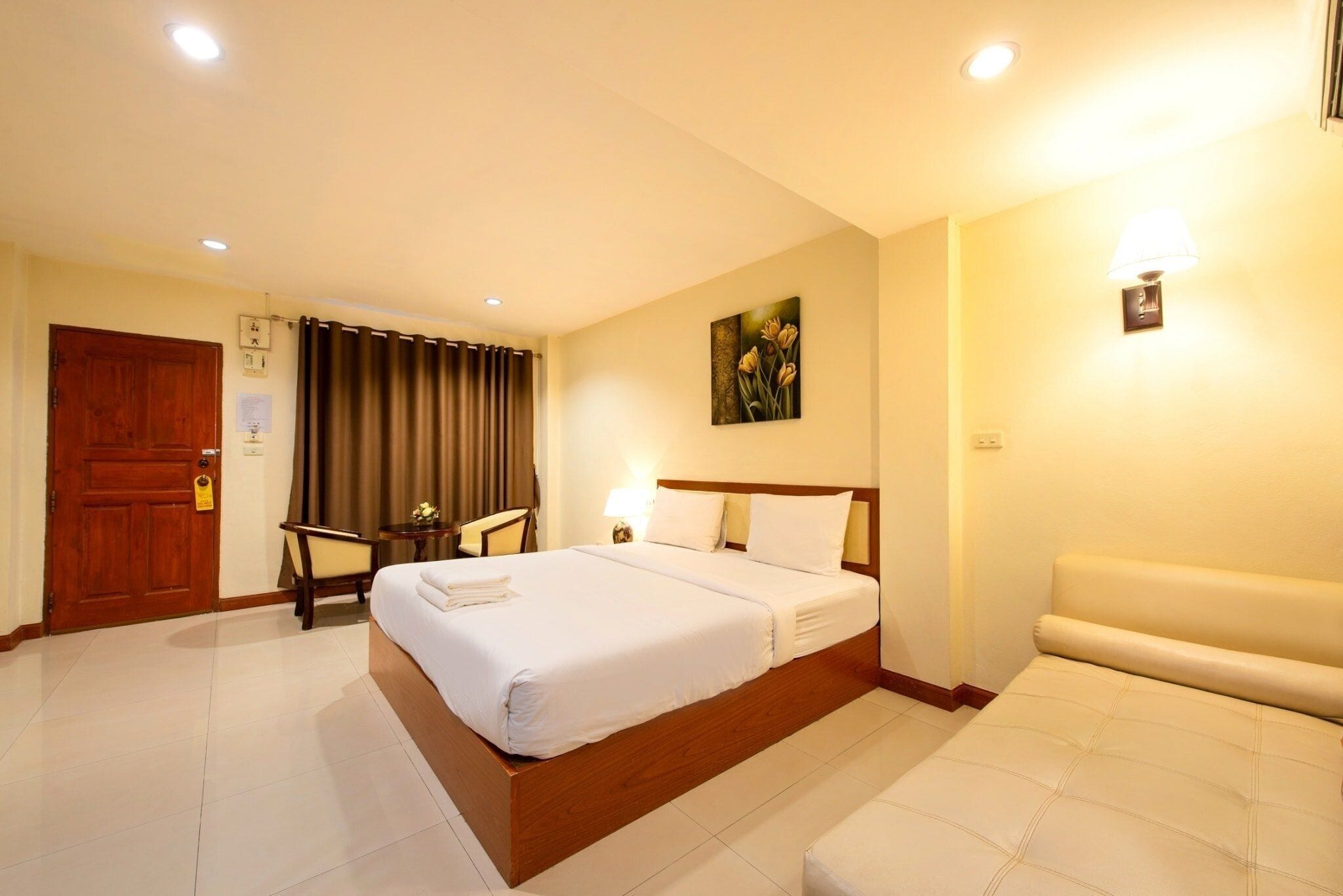 Standard Room, 1 King Bed | Desk, free WiFi
