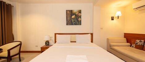 Standardzimmer, 1 King-Bett | Schreibtisch, kostenloses WLAN