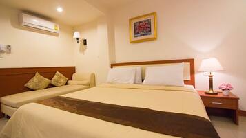 Standard Room, 1 King Bed | Desk, free WiFi